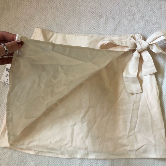 NWT Cream tie up skirt - Picture 2 of 5